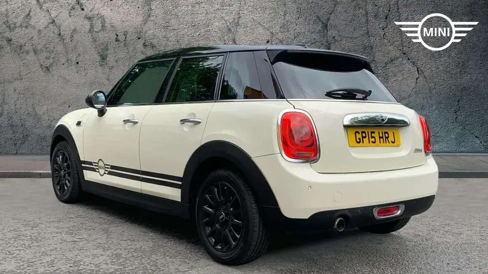 Used Mini Cooper Hatch 134 HP (98 kW) 2015 White Hatchback