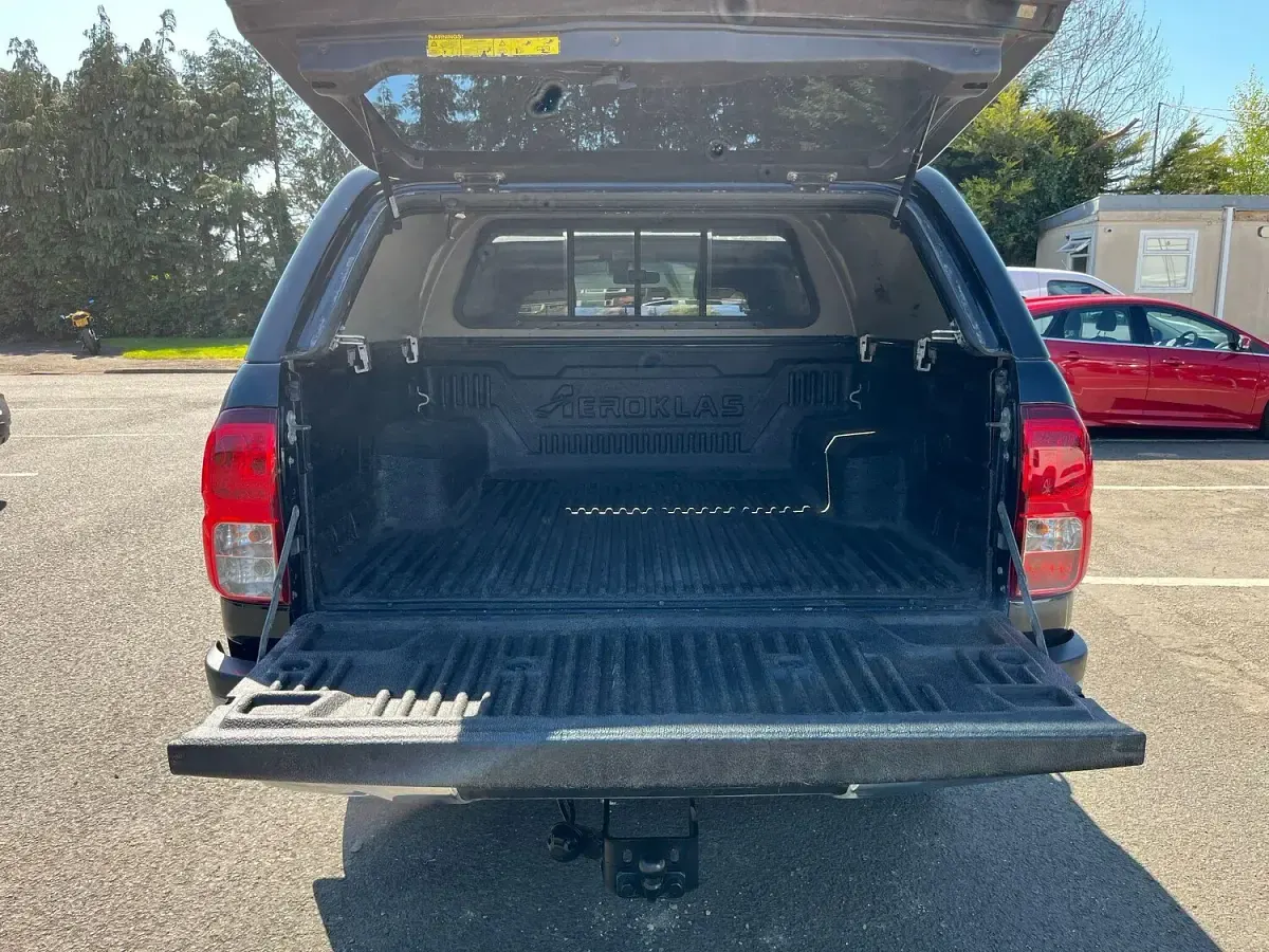 Used Toyota HiLux 150 HP (110 kW) 2019 Black Pickup