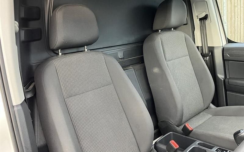 Second-hand VW Caddy 102 CP (75 kW) 2023 Monovolum