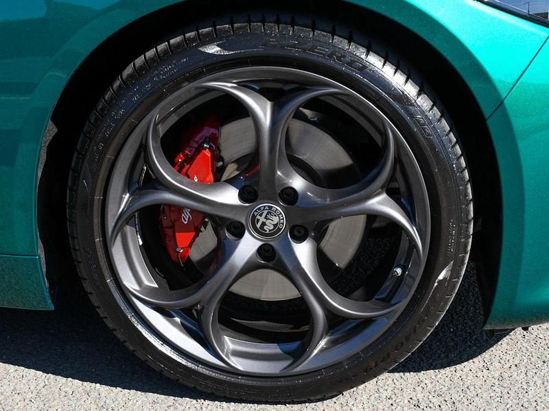 Used Alfa Romeo Giulia 276 HP (202 kW) 2024 Green Sedan