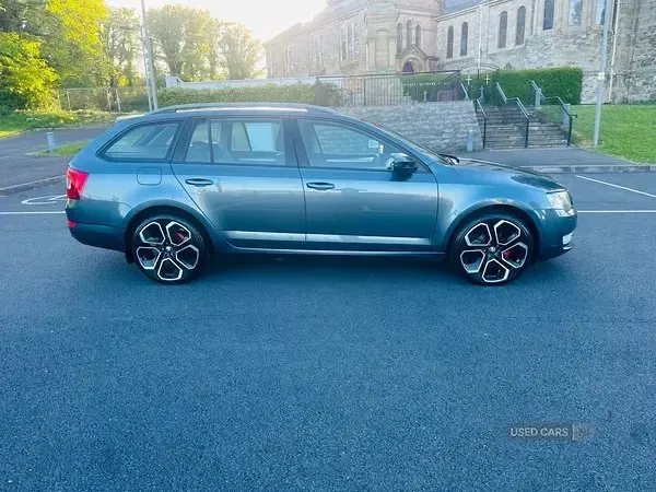 Gebraucht Skoda Octavia Elegance 110 PS (80 kW) 2014 Grau Kombi