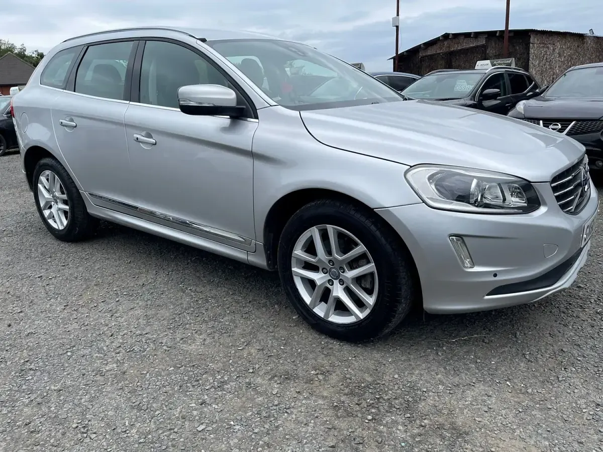Usado Volvo XC60 SE Lux 2016 Plateado SUV