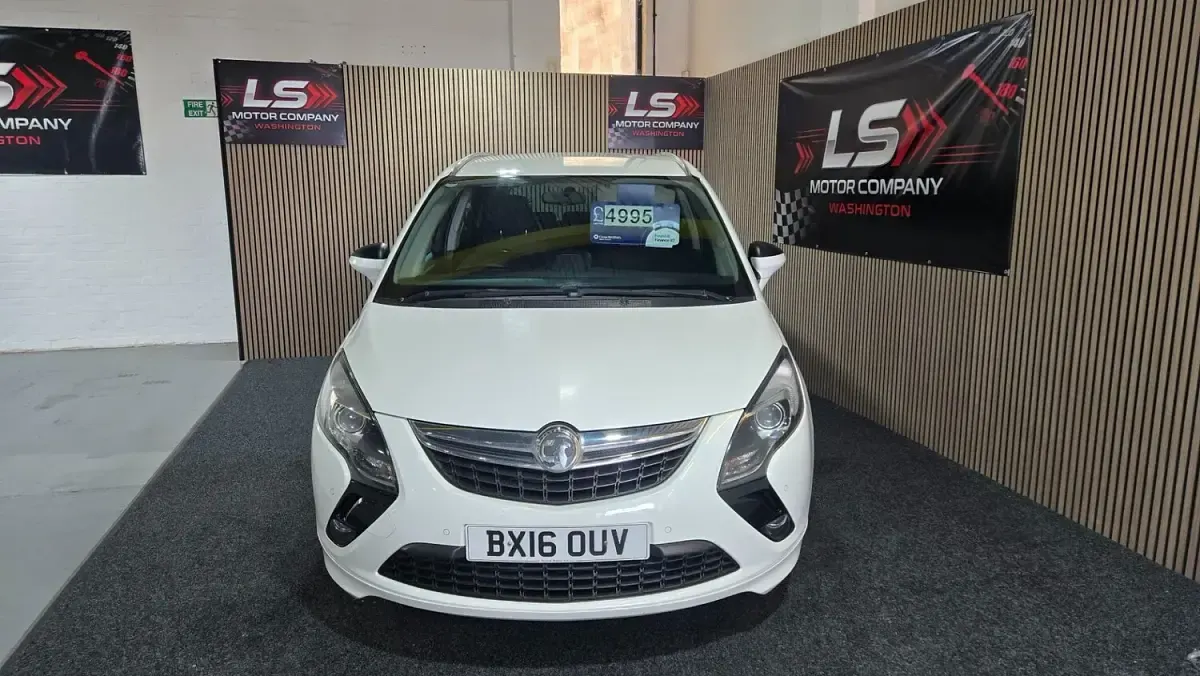 Used Vauxhall Zafira SRi 170 HP (125 kW) 2016 White MPV