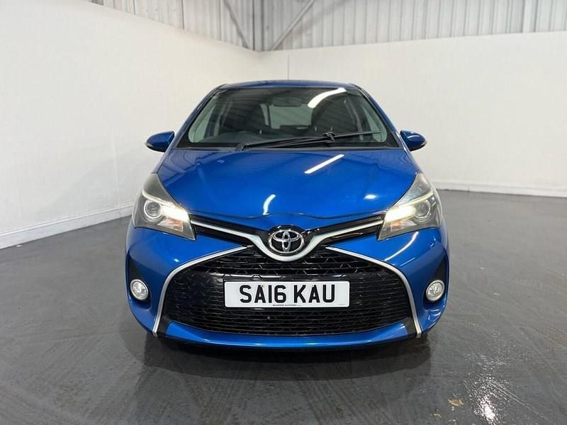 Used Toyota Yaris Design 99 HP (72 kW) 2016 Blue Hatchback