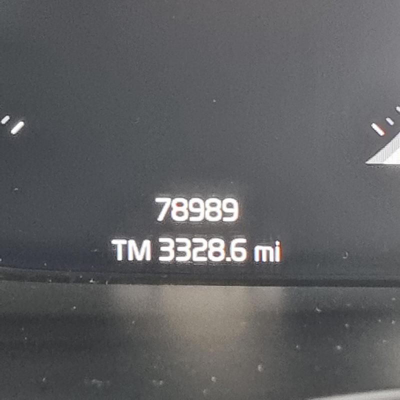 Used Volvo XC40 Momentum 190 HP (139 kW) 2018 Red SUV