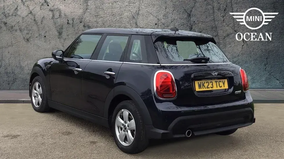 Usado Mini Cooper Classic 134 CV (98 kW) 2023 Negro Utilitario
