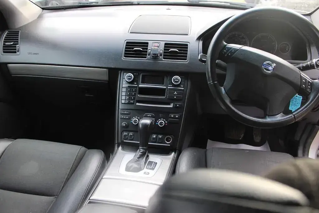 Used Volvo XC90 182 HP (133 kW) 2010 Silver SUV