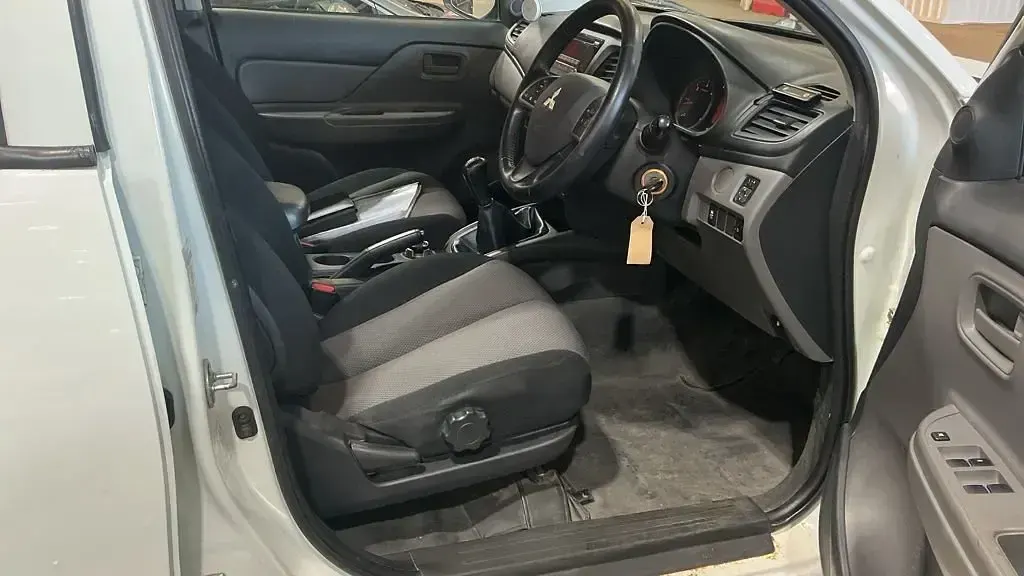 Used Mitsubishi L200 178 HP (130 kW) 2015 White Pickup