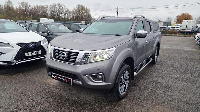Used Nissan Navara Tekna 190 HP (139 kW) 2017 Grey Pickup