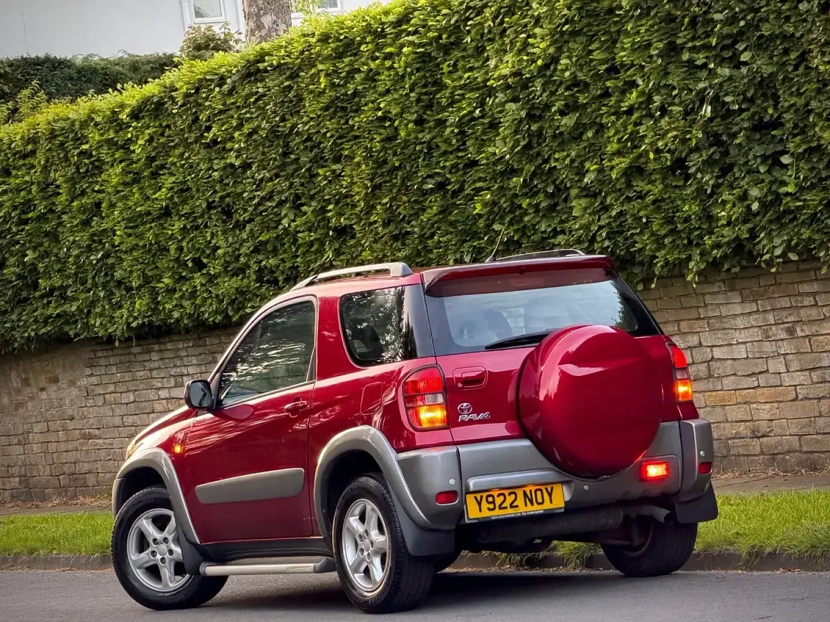 Used Toyota RAV4 147 HP (108 kW) 2001 Red SUV