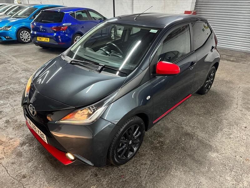 Used Toyota Aygo x-press 2018 Grey Hatchback