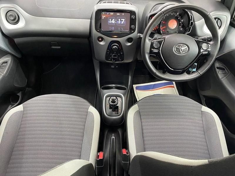 Used Toyota Aygo X-play 71 HP (52 kW) 2018 Silver Hatchback