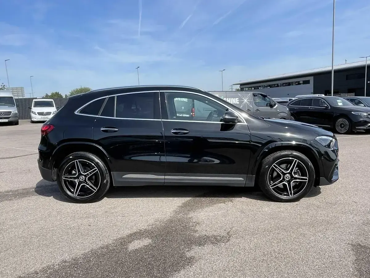 Used Mercedes GLA200 Executive 150 HP (110 kW) 2026 Black SUV