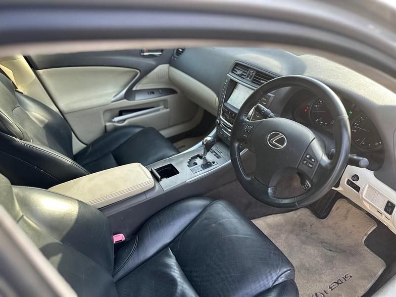 Used Lexus IS250 204 HP (150 kW) 2010 Silver Sedan