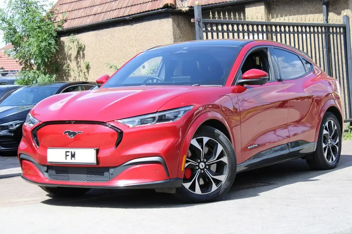Used Ford Mustang 351 HP (258 kW) 2021 Red Hatchback