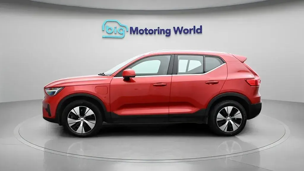 Begagnad Volvo XC40 Core 211 HK (155 kW) 2022 Röd SUV