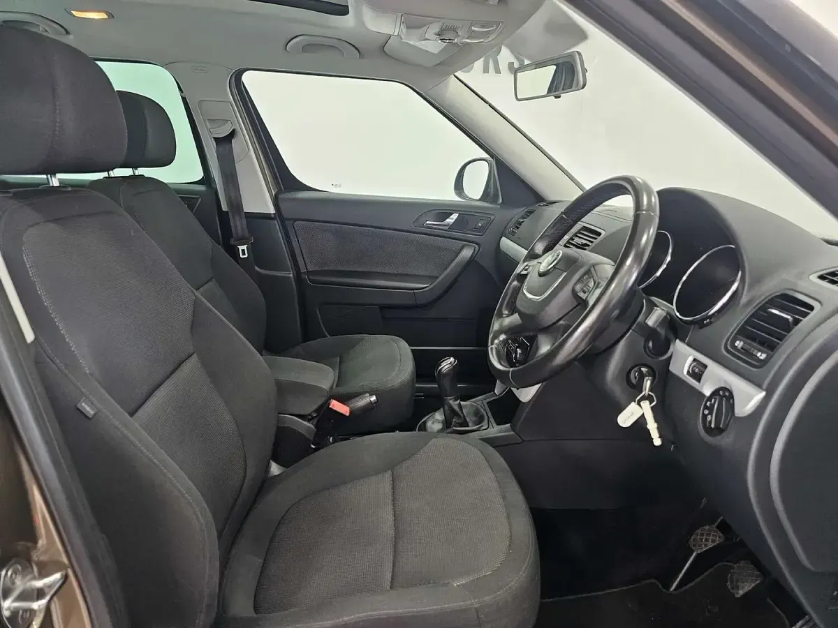 Used Skoda Yeti SE 152 HP (111 kW) 2012 Brown SUV