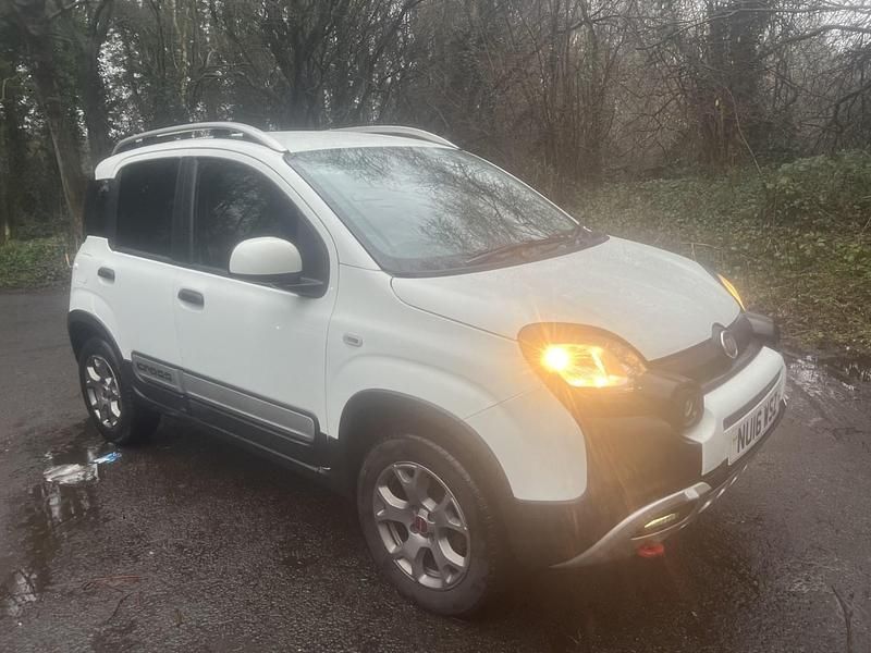 Used Fiat Panda Cross Cross 95 HP (69 kW) 2016 White Hatchback