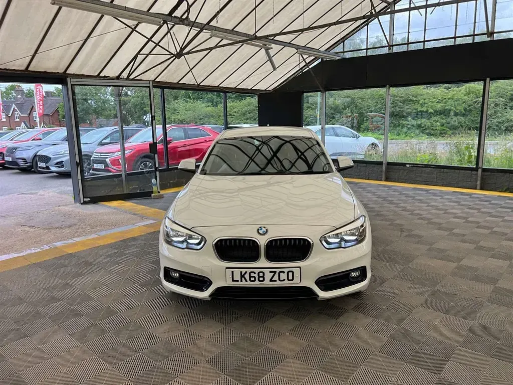 Used BMW 118 Sport Line 2018 White Hatchback