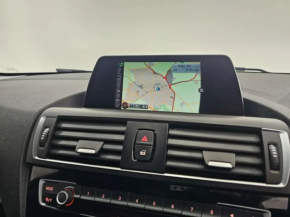 Used BMW 118 Sport Line 150 HP (110 kW) 2015 Silver Hatchback