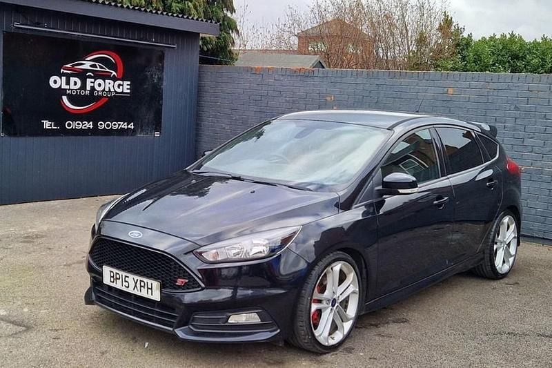 Used Ford Focus ST 185 HP (136 kW) 2015 Black Hatchback