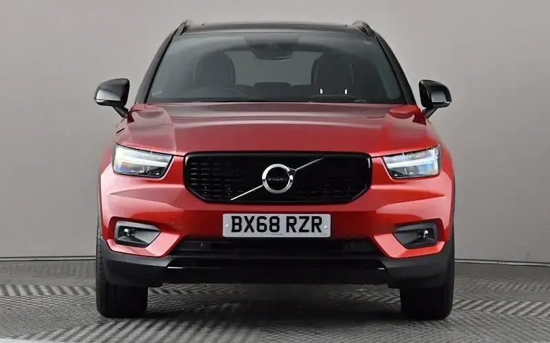 Used Volvo XC40 R-Design 156 HP (114 kW) 2018 Red SUV