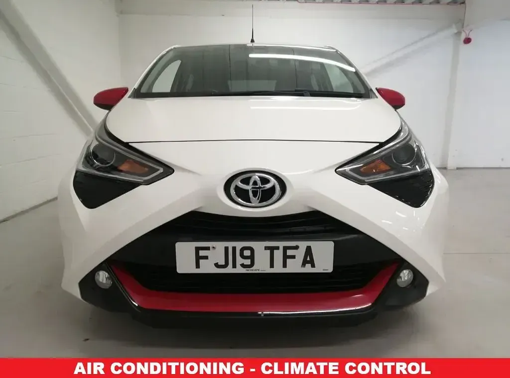 Used Toyota Aygo Trend 71 HP (52 kW) 2019 White Hatchback