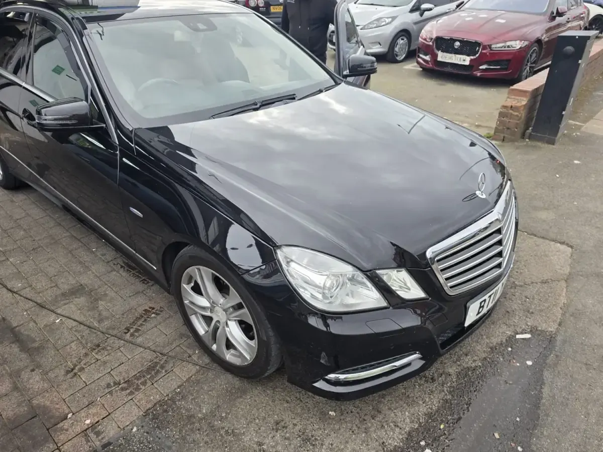 Second-hand Mercedes E250 Avantgarde 2011 Negru Berlinǎ