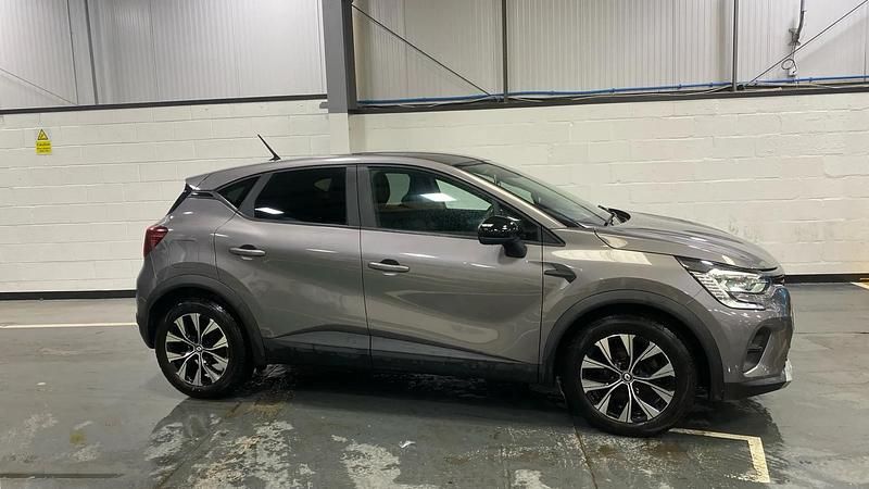 Used Renault Captur Evolution 142 HP (104 kW) 2023 Grey SUV