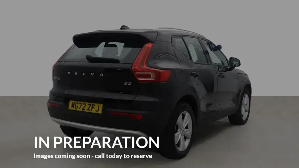 Begagnad Volvo XC40 Core 163 HK (119 kW) 2022 Svart SUV