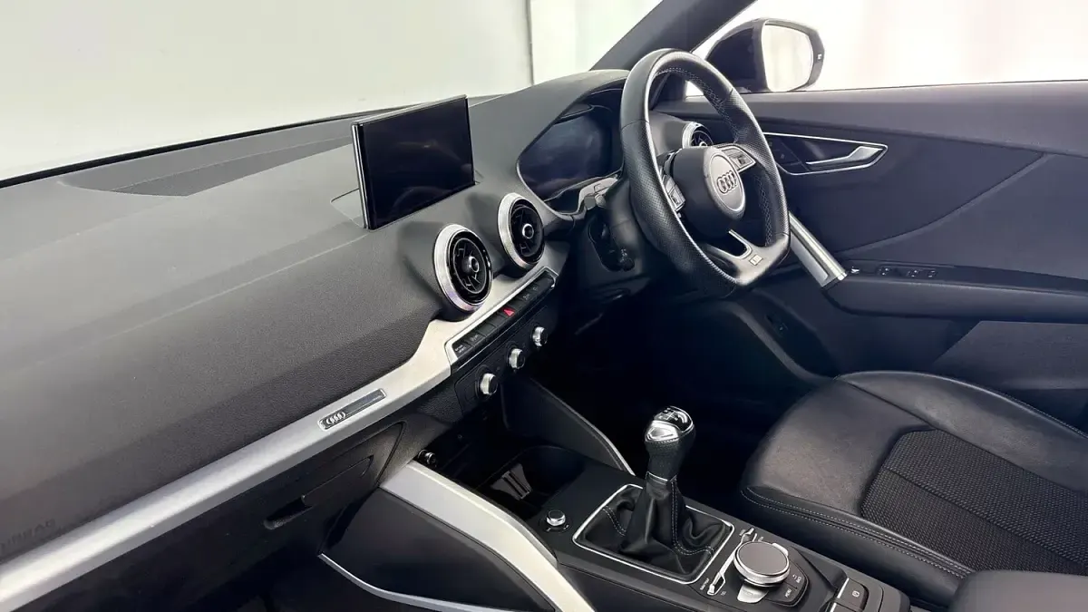 Used Audi Q2 Black Edition 150 HP (110 kW) 2021 Blue SUV