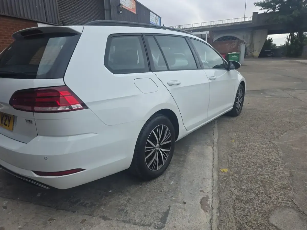 Used VW Golf VII SE 125 HP (91 kW) 2017 White Estate