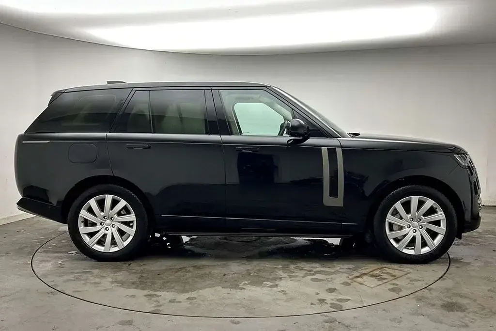 Begagnad Land Rover Range Rover SE 434 HK (319 kW) 2022 Svart SUV