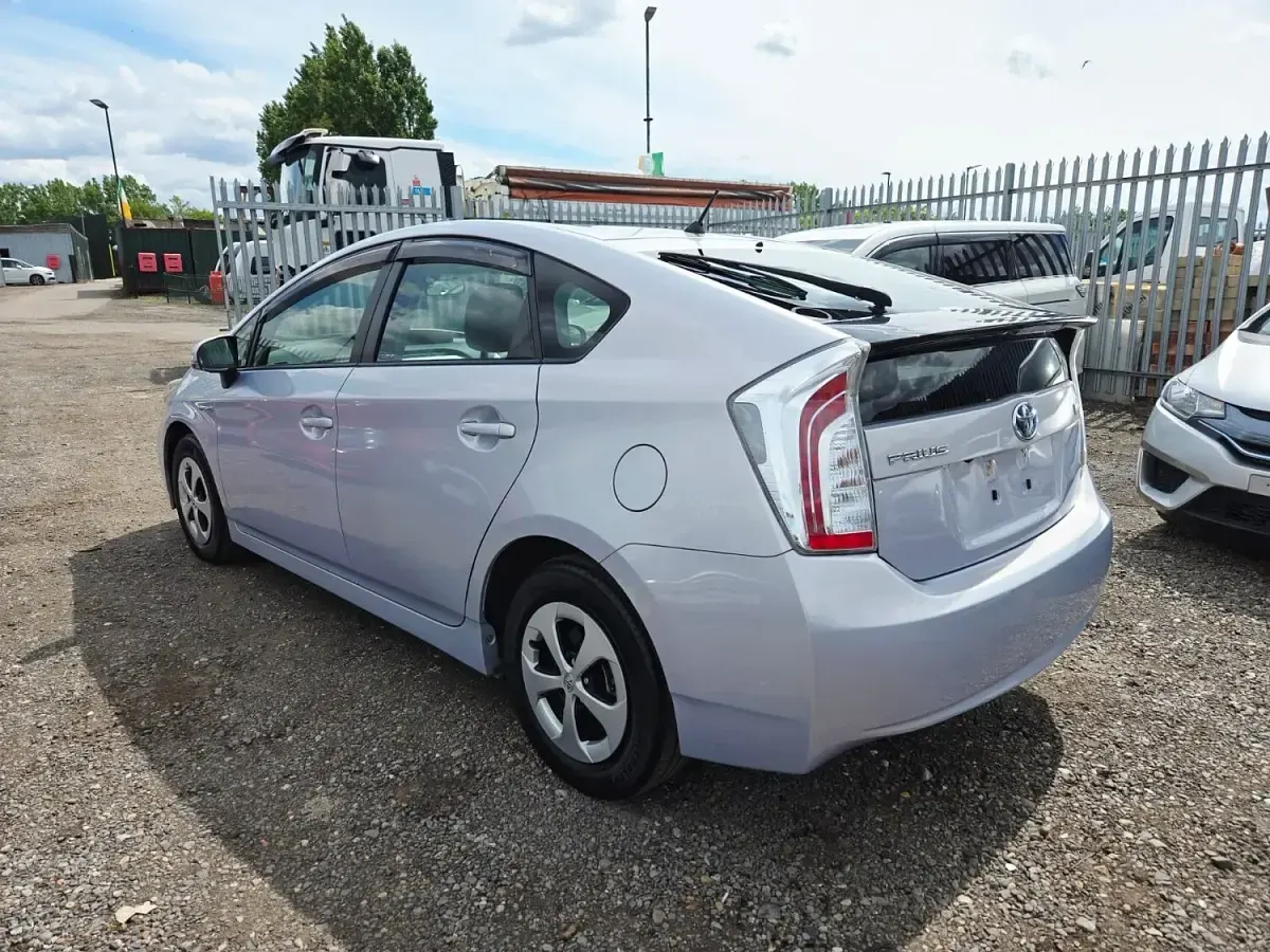 Used Toyota Prius T3 2015 Purple Hatchback