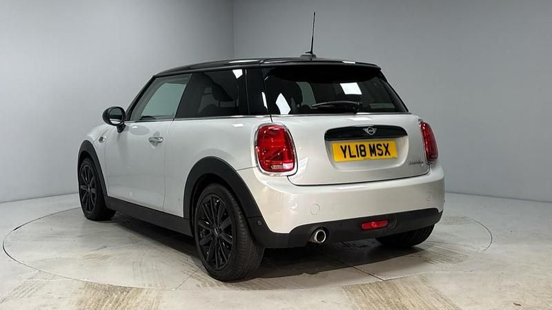 Usado Mini Cooper D Hatch 114 HP (83 kW) 2018 Prateado Citadino