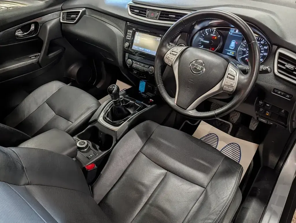 Używany Nissan X-Trail Tekna 130 KM (95 kW) 2015 Srebrny SUV