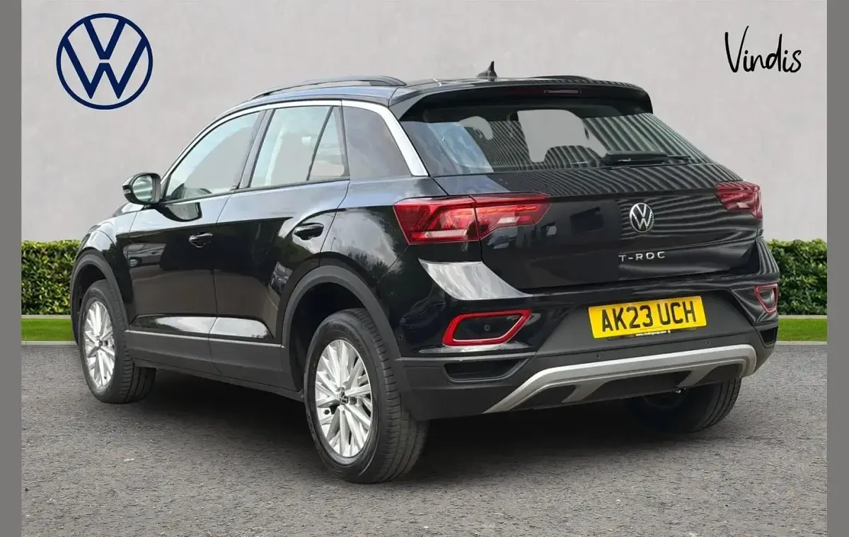 Used VW T-Roc Life 150 HP (110 kW) 2023 Black SUV