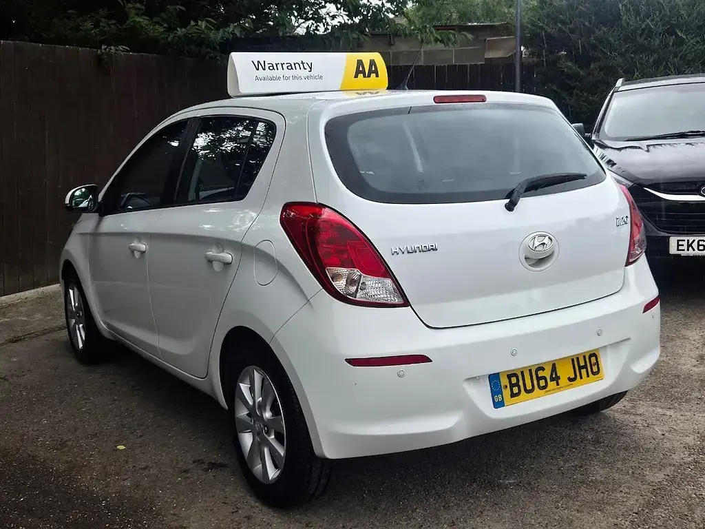 Used Hyundai i20 Active 99 HP (72 kW) 2014 White Hatchback
