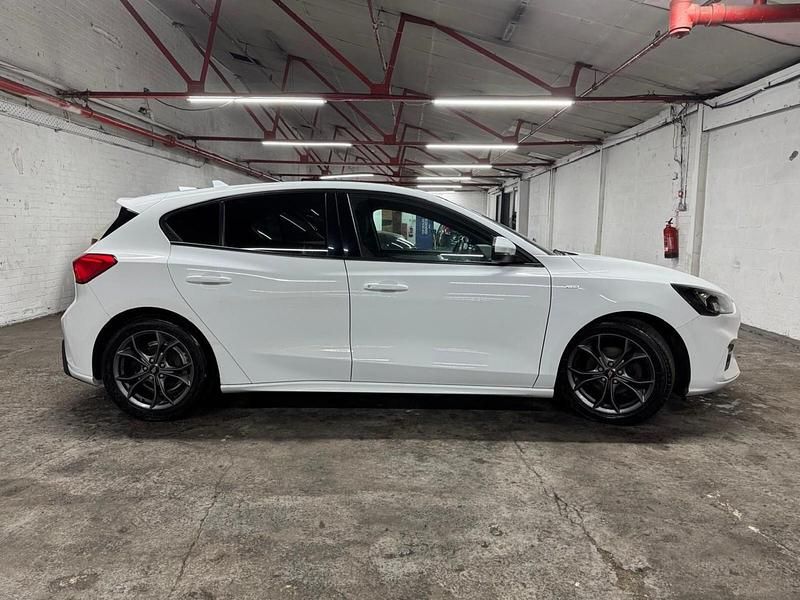 Used Ford Focus ST-Line 125 HP (91 kW) 2019 White Hatchback