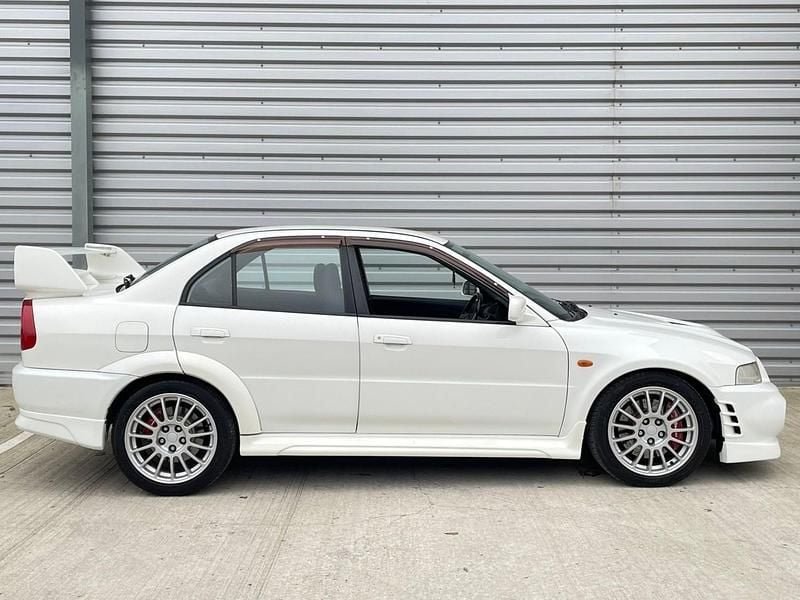Used Mitsubishi Lancer 1999 White Sedan
