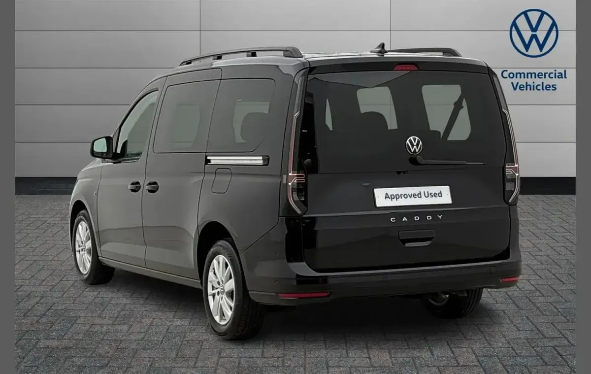 Used VW Caddy Maxi Life 122 HP (89 kW) 2025 Black MPV