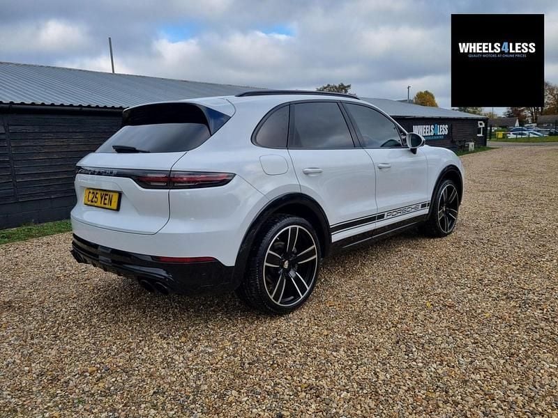 Used Porsche Cayenne 440 HP (323 kW) 2018 White SUV