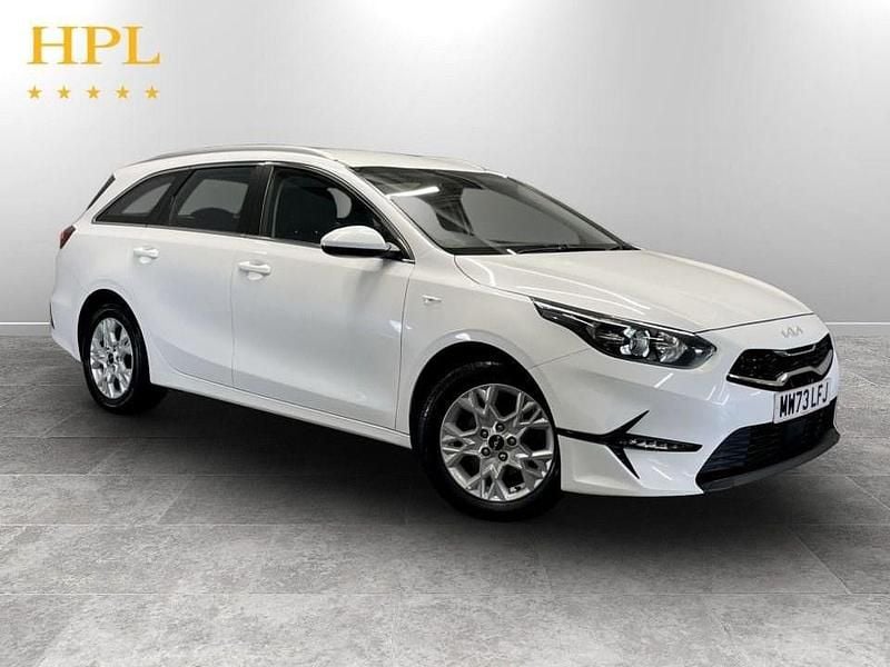 Used Kia Ceed 2023 White Hatchback