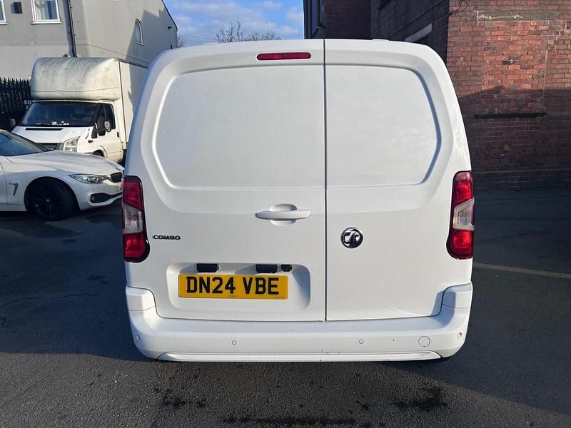 Used Vauxhall Combo 100 HP (73 kW) 2024 White MPV