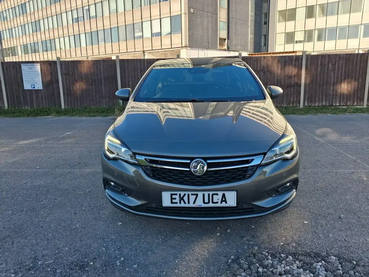Used Vauxhall Astra SRi 150 HP (110 kW) 2017 Grey Hatchback
