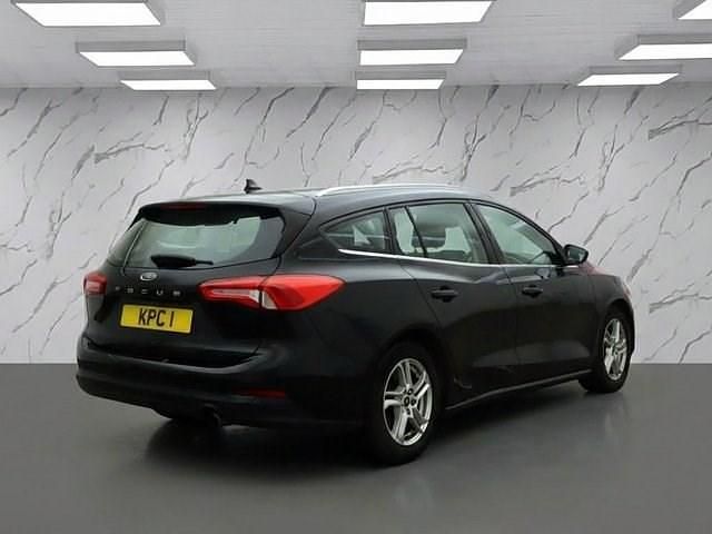 Used Ford Focus Zetec 95 HP (69 kW) 2019 Black Estate