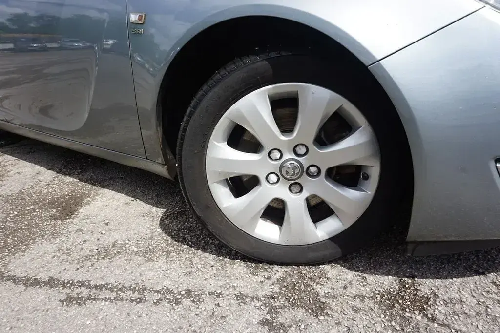 Used Vauxhall Insignia SRi 140 HP (102 kW) 2014 Silver Estate