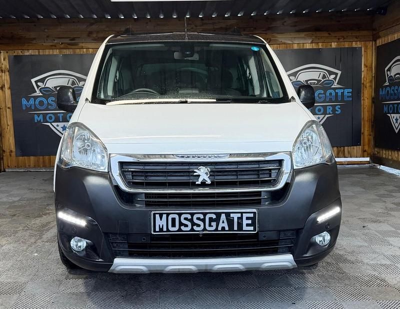 Used Peugeot TePee Outdoor 2016 White MPV