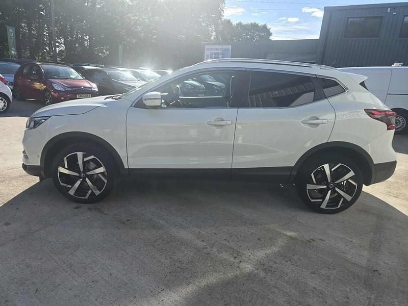 Used Nissan Qashqai Tekna 2018 White SUV