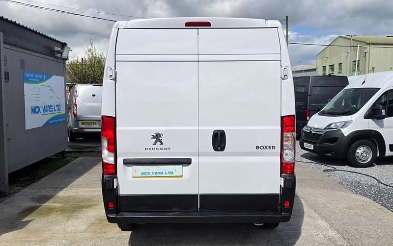 Used Peugeot Boxer 140 HP (102 kW) 2023 White Van
